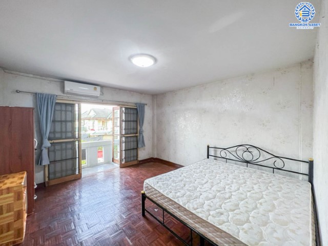 *****ทาวน์เฮ้าส์มือสองย่านนนทบุรี ม.พุทธชาด บางกรวย-ไทรน้อย เนื้อที่ 17 ตร.ว. ฟังก์ชัน 2 ห้องนอน 2 ห้องน้ำ 1 ที่จอดรถ หน้าบ้านไม่ชนใคร บนทำเลแห่งการเดินทาง ใกล้เซ็นทรัลเวสท์เกต และรถไฟฟ้าสายสีม่วง "สถานีบางพลู" ราคาเพียงล้านต้นๆ เท่านั้น!